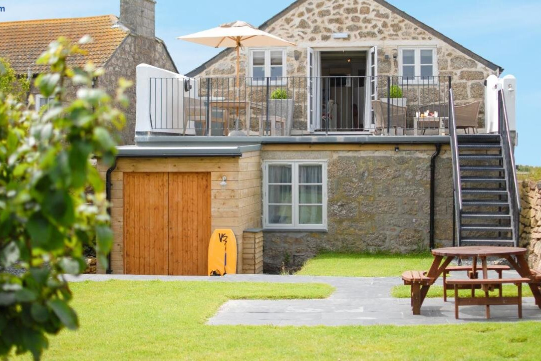 Saddle and Stable Rooms