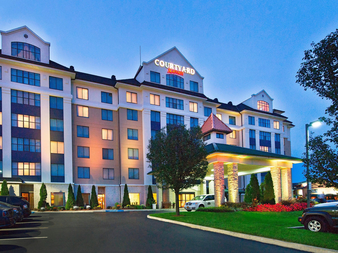 Holtsville酒店住宿-Courtyard by Marriott Long Island MacArthur Airport