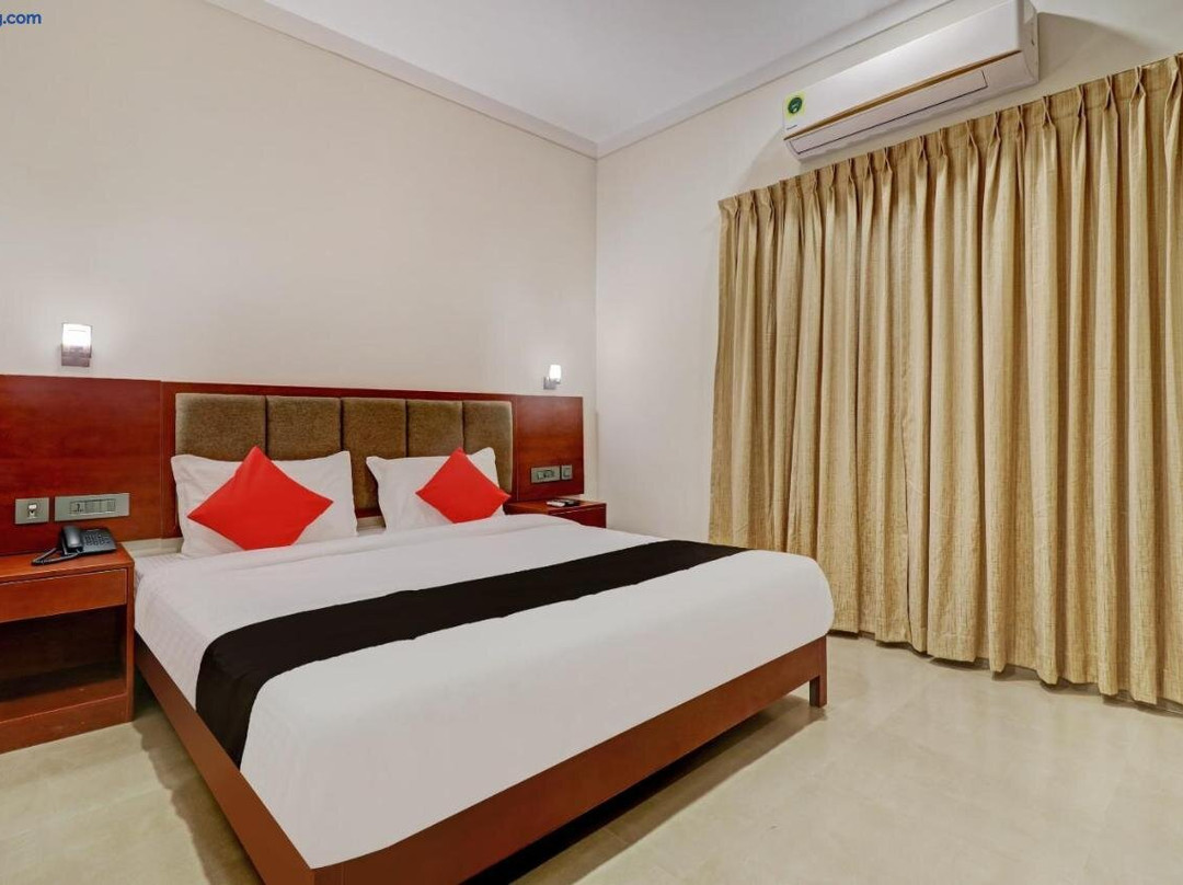 Super Townhouse Kizhakkambalam Tourist Home