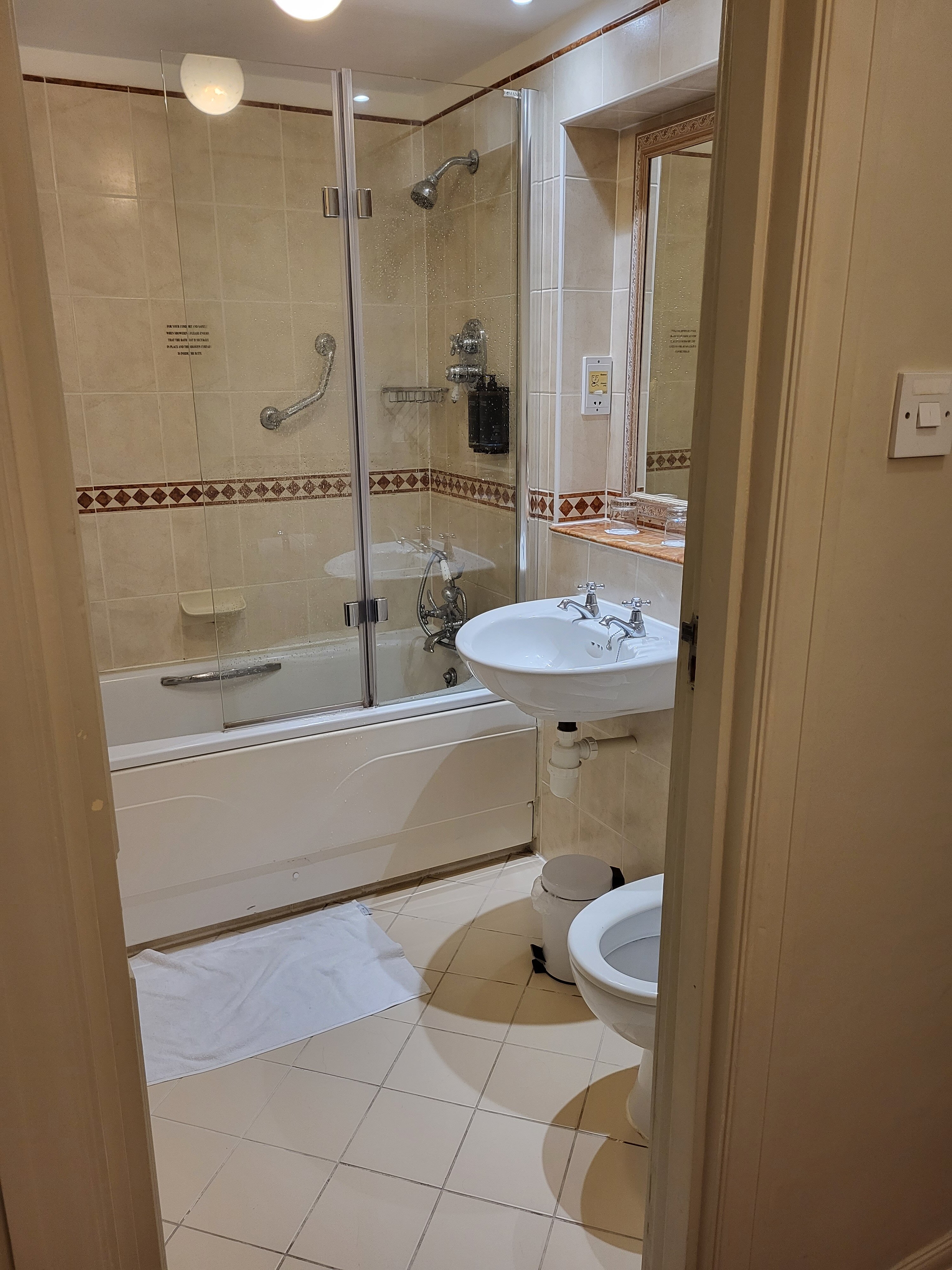 Winchester Wessex Hotel by Sunday-浴室