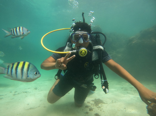 Mergulhos Aquamarina-嘎林海斯港必去景点