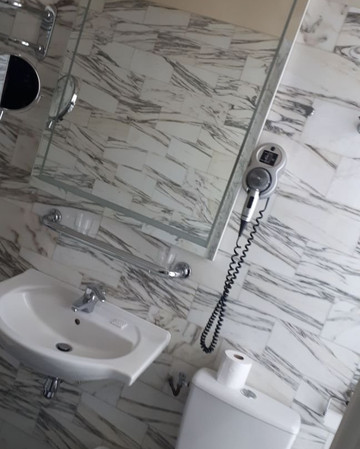 波拿巴特酒店主图