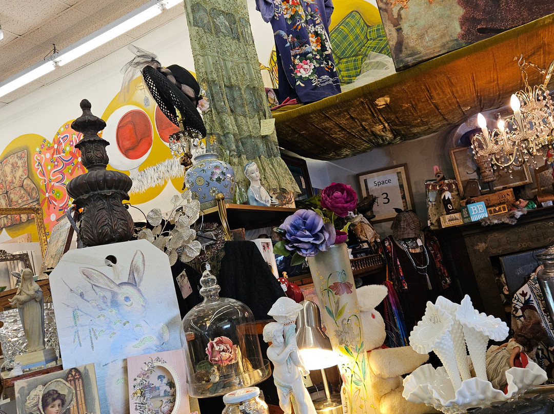 Antique Marketplace景点图片