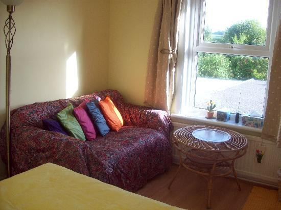 At Wisteria Corner主图