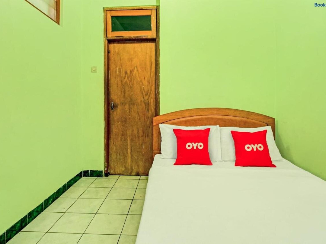 OYO 90031 Villa Papada