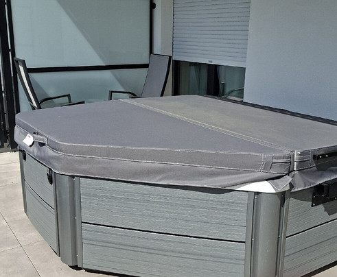 阿迪杰河酒店主图