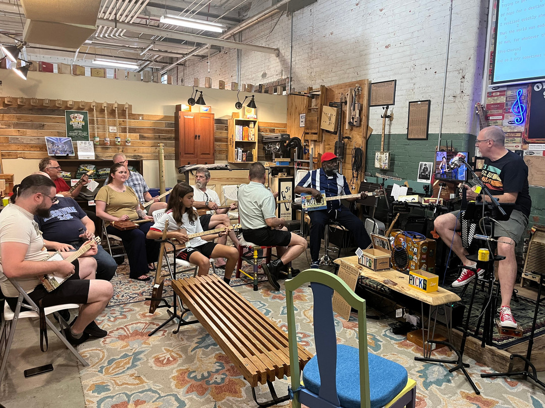 The Cigar Box Guitar Store-亨茨维尔必去景点