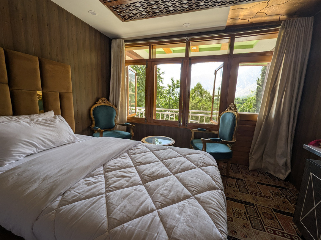 The Jade Palace, Hunza