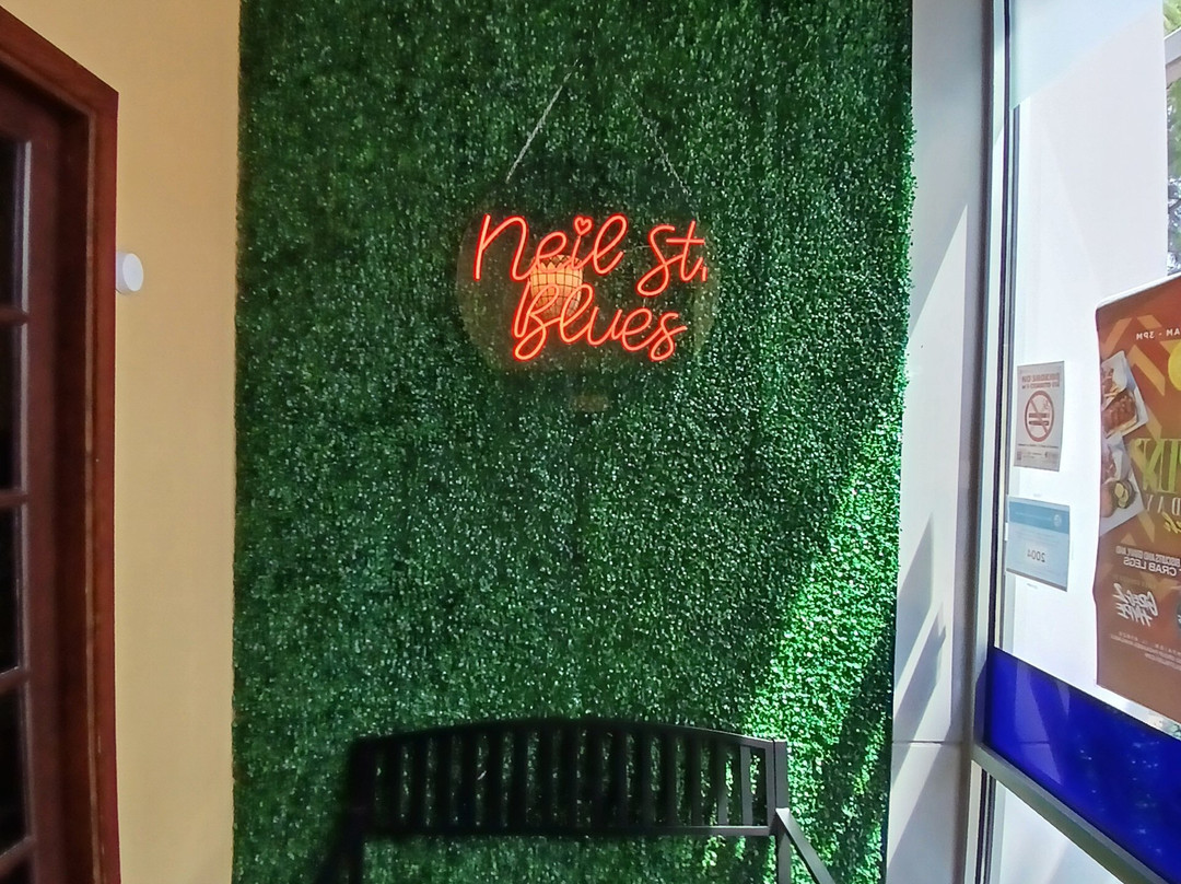 Neil St Blues-尚贝恩必去景点