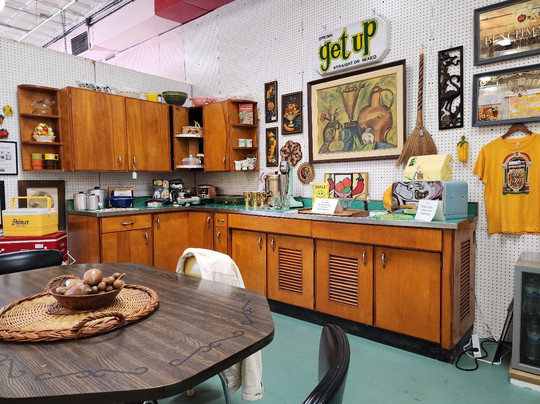 The New Lincoln Antique Mall