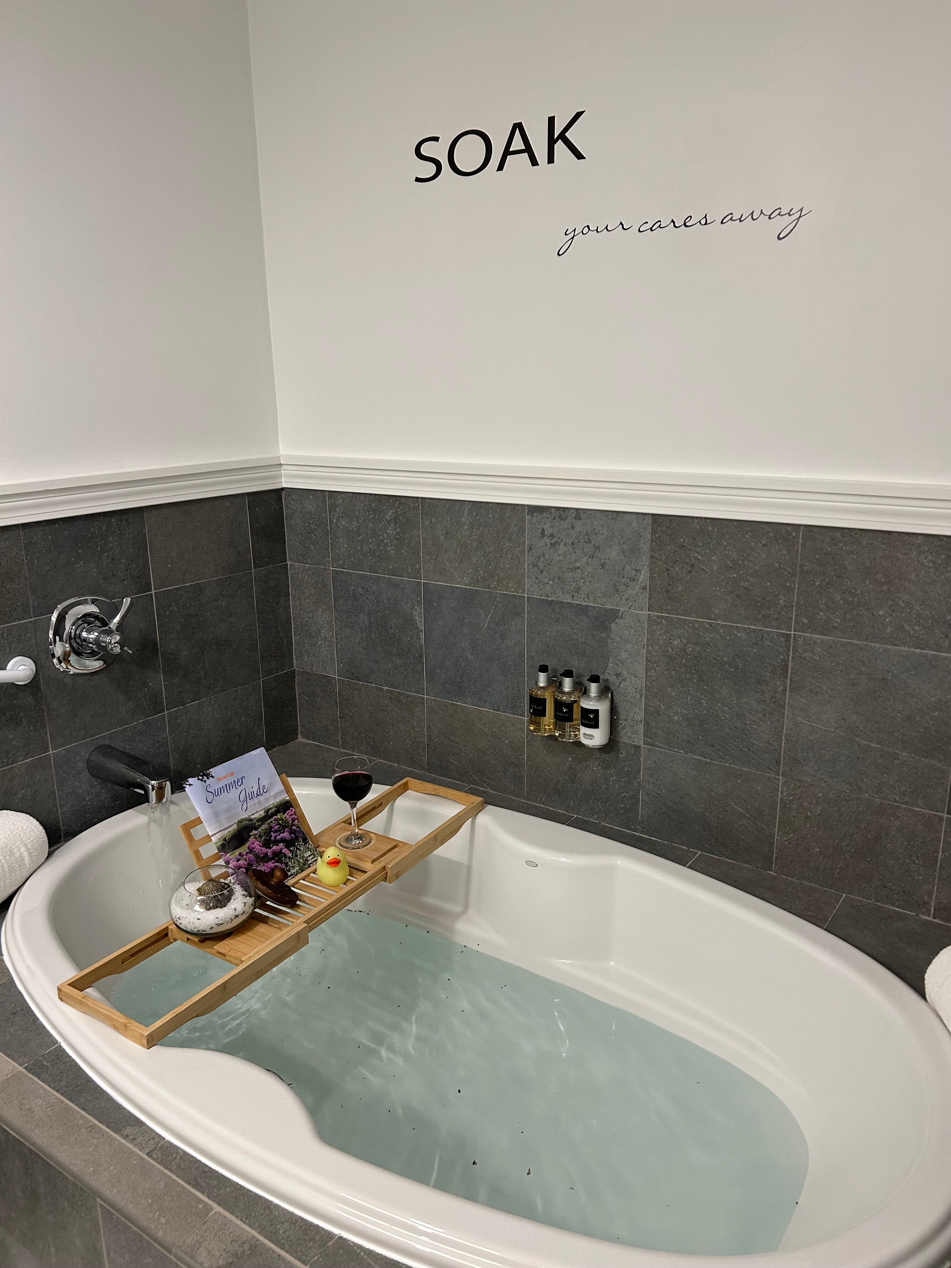 The Platinum Pebble Boutique Inn-浴室