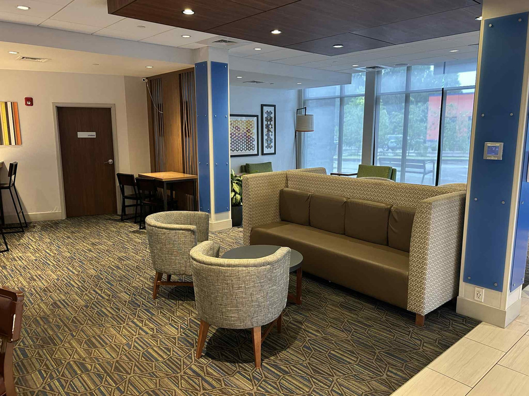 Holiday Inn Express & Suites Boston South - Randolph主图