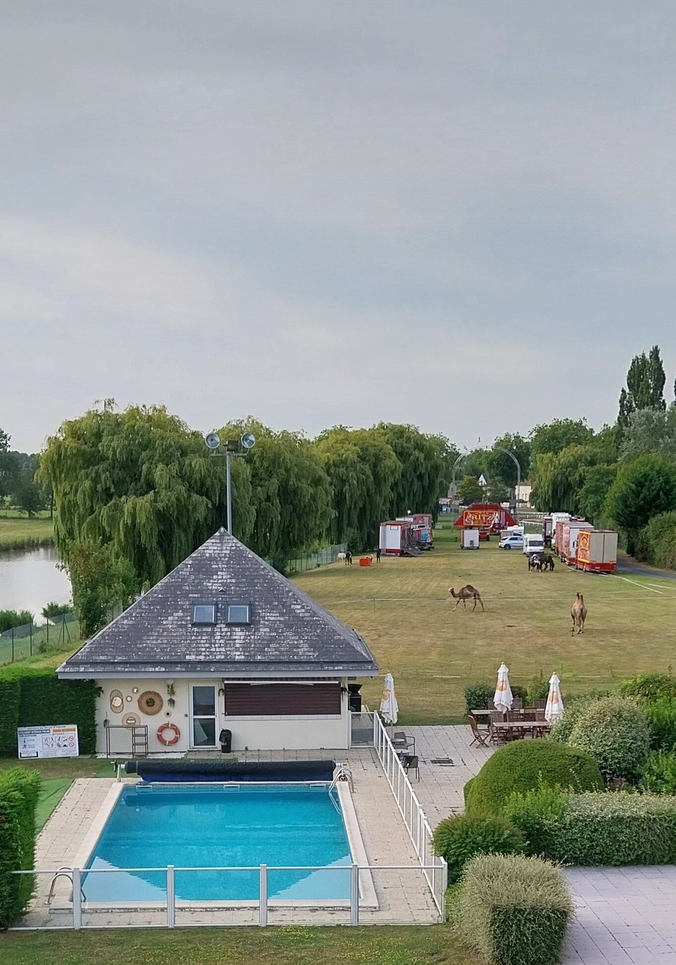 基里亚德德维勒圣阿尔努特酒店-官方