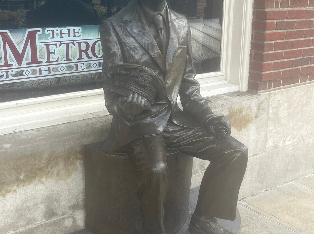 Don Knotts Statue-摩根敦必去景点