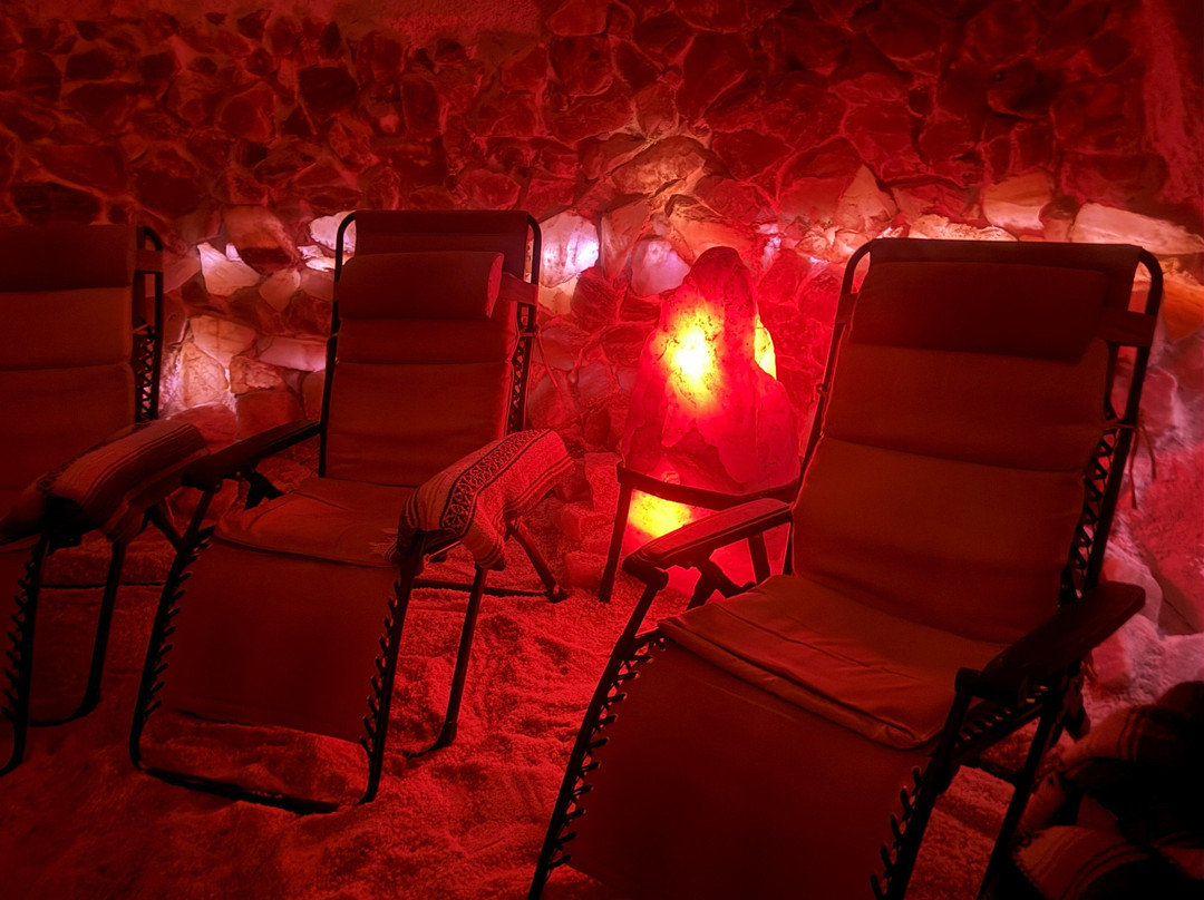 Pomona Salt Cave And Spa-White Sulphur Springs必去景点