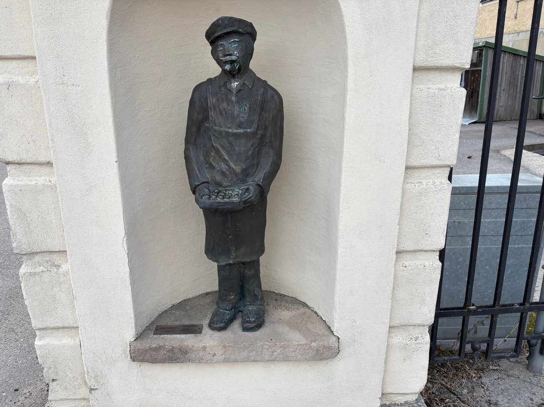 Statyn ''torghandlaren''
