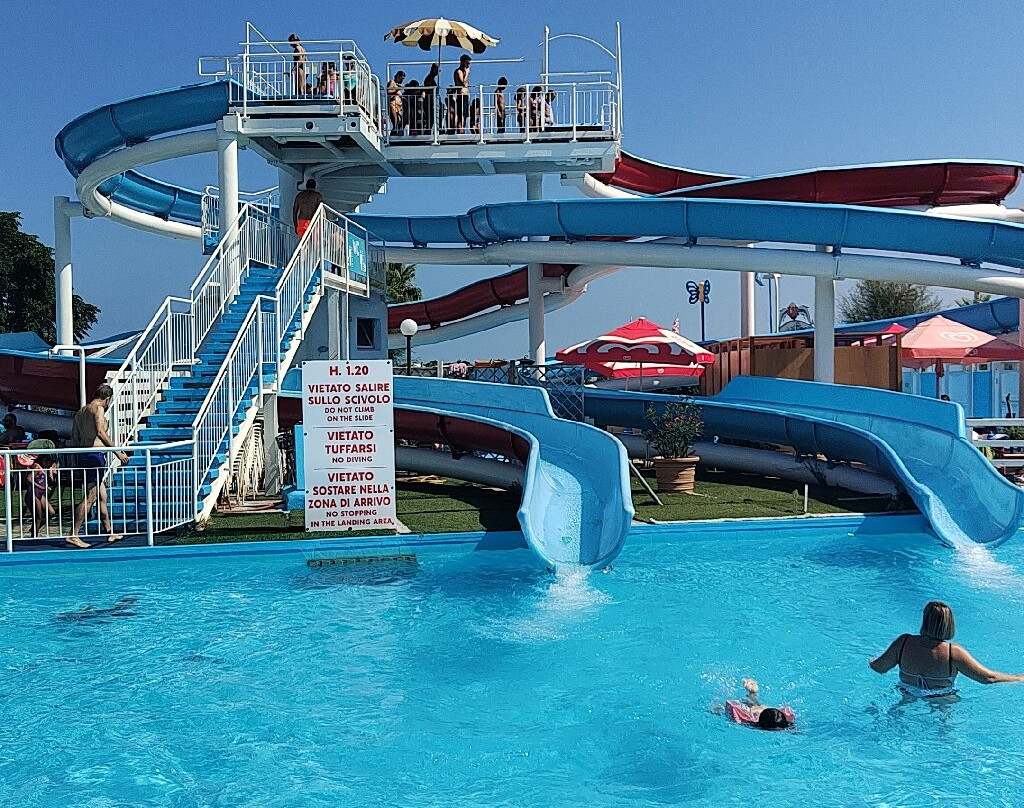 Beach Village-里乔内必去景点