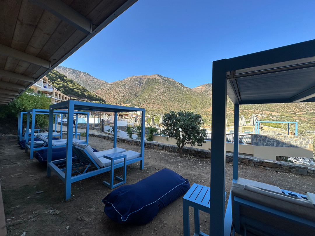 费里昂套房温泉度假酒店主图