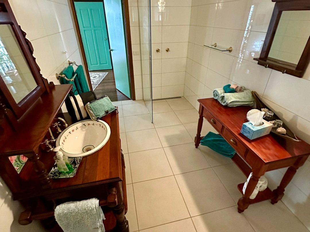 Oskar's Rainforest Retreat Bed and Breakfast主图