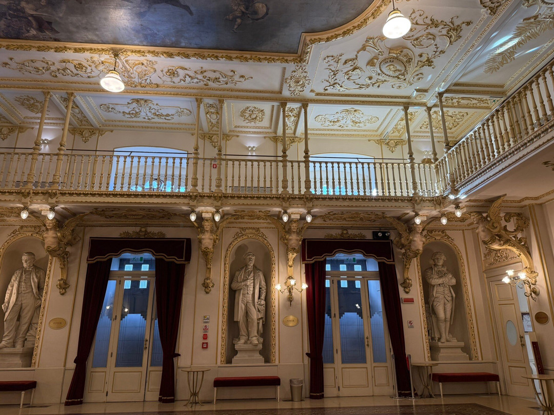 Teatro Petruzzelli-巴里必去景点