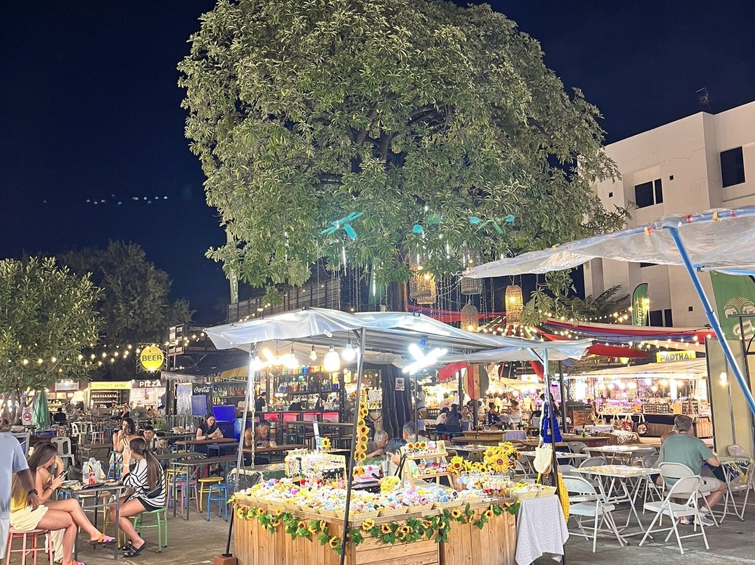 Phaploen Market-清迈必去景点