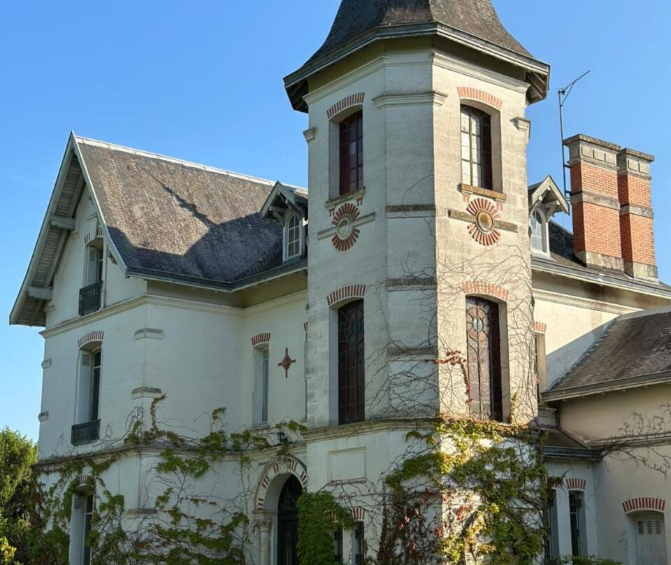 Chateau De Moulede