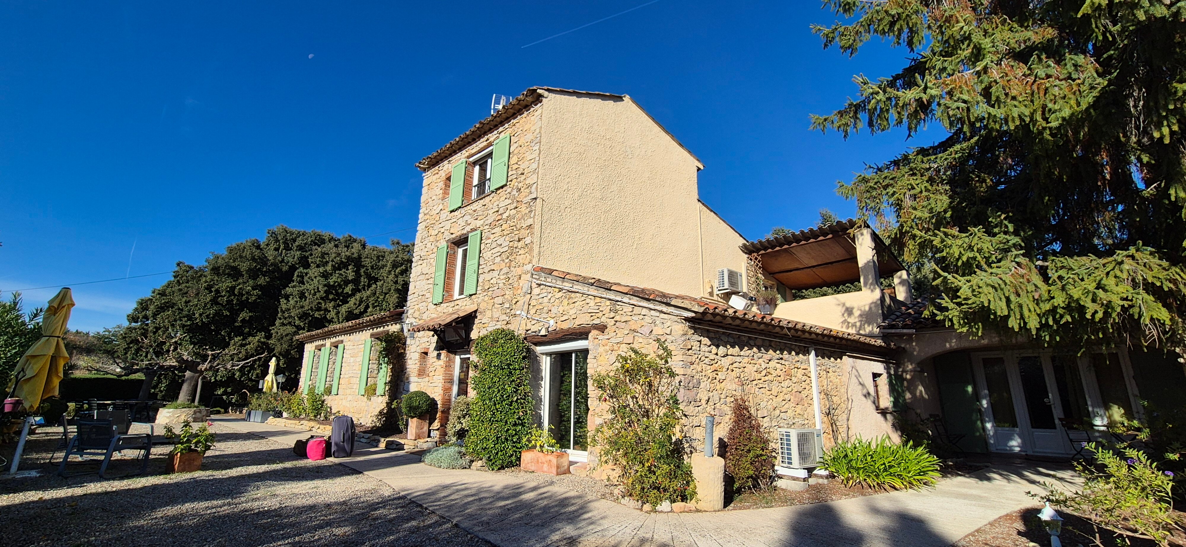 老妇人巴斯蒂德酒店-官方