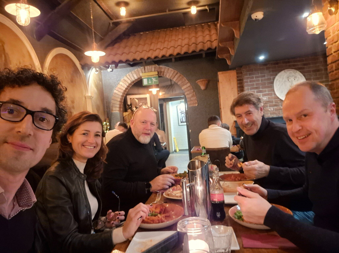 Salvadors & Robertinos