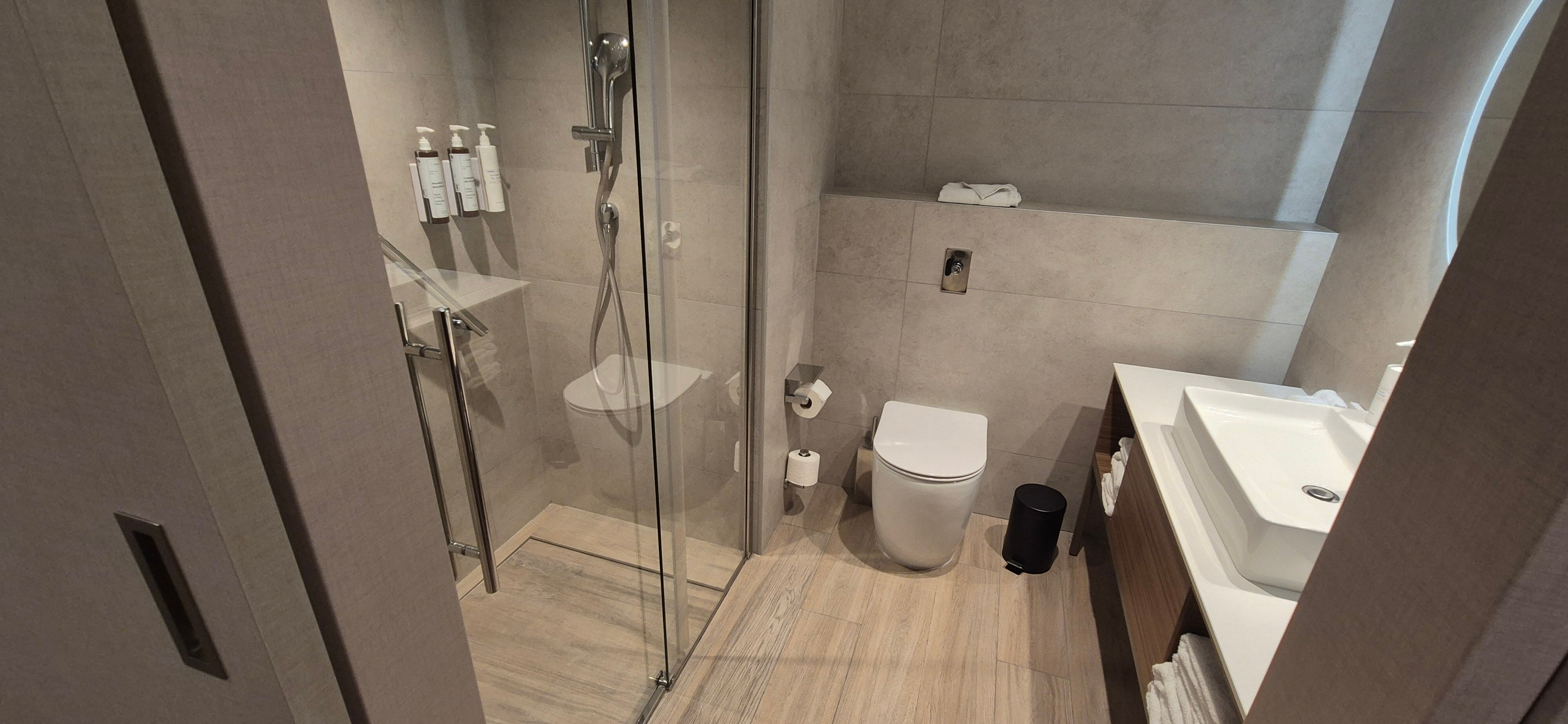 AC Hotel St. Julian's-浴室