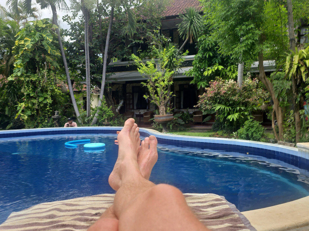 罗薇娜海滩苏玛酒店主图