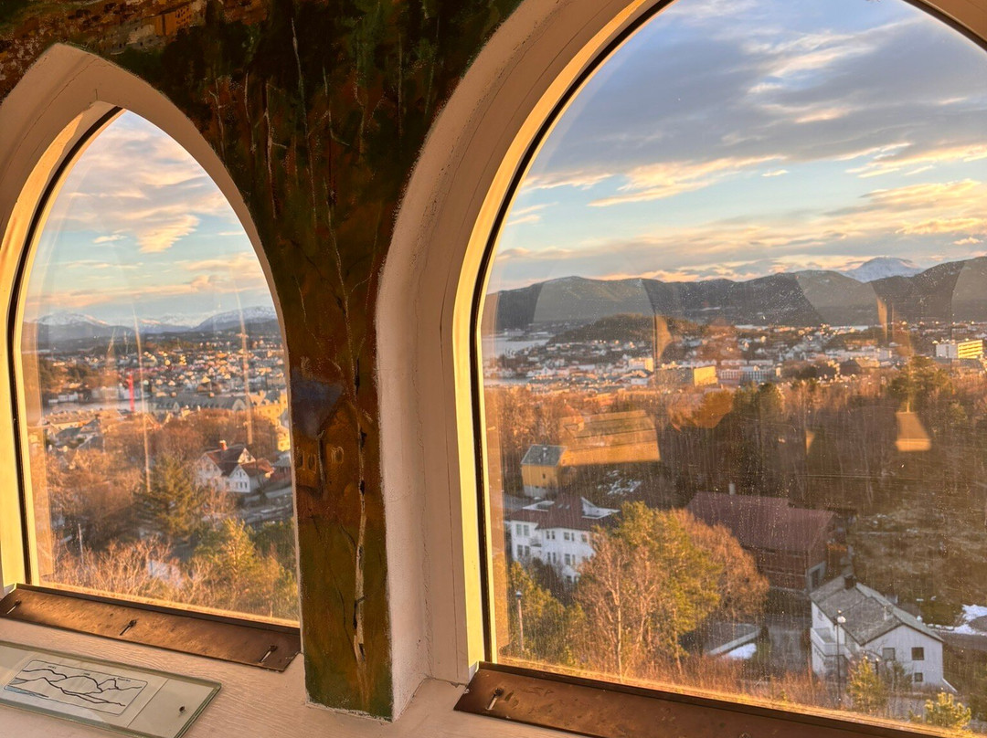 Varden Utsiktspunkt-克里斯蒂安松必去景点