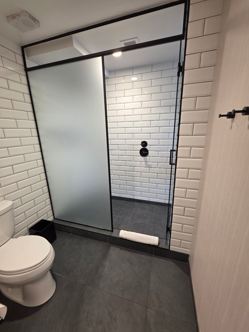 Glass Light Hotel & Gallery, Autograph Collection-浴室