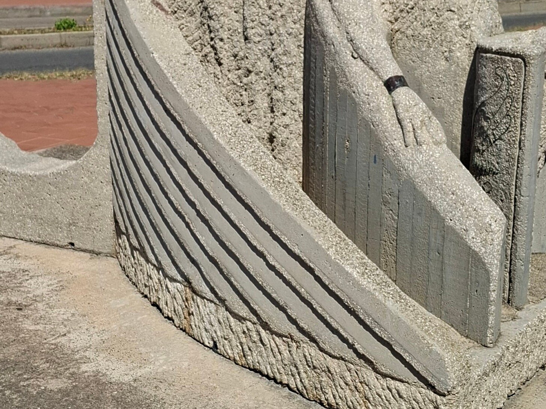 Fishermen Statue-La Caletta必去景点