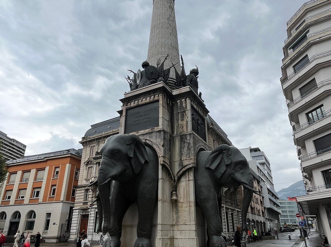 La Fontaine des Elephants (Fountain of Elephants)-尚贝里必去景点