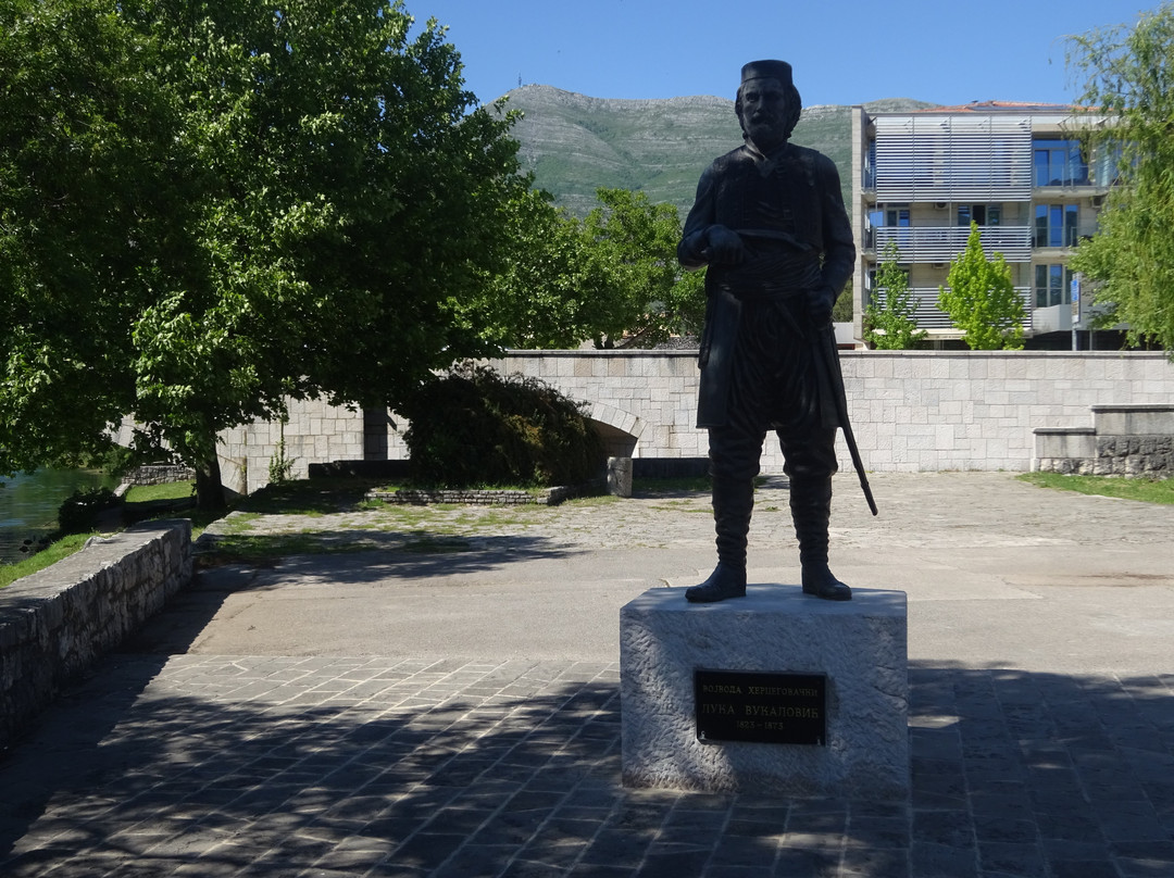 Monument to Luka Vukalovich-特雷比涅必去景点
