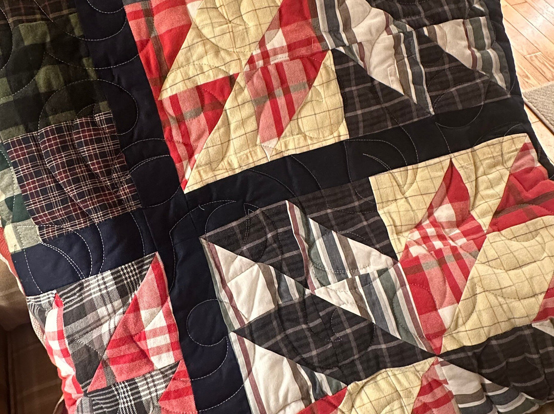 Log Cabin Quilt Shop & Fabrics-Bird in Hand必去景点