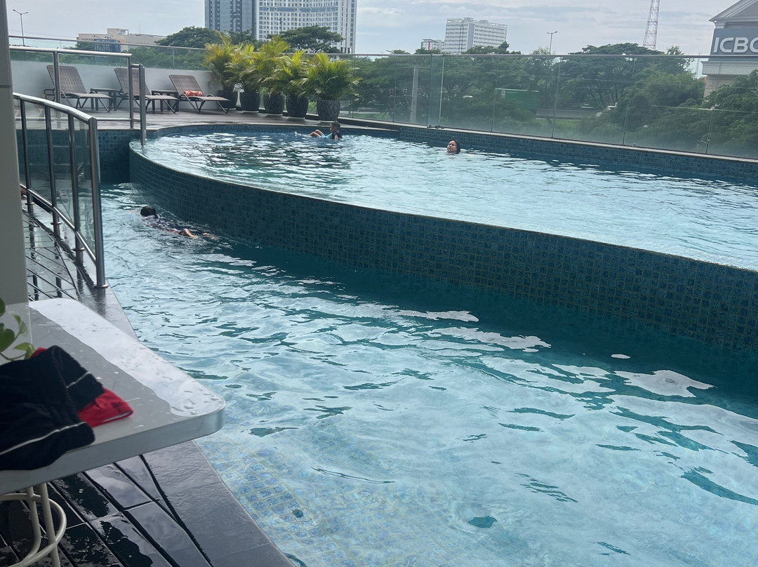 HARRIS Hotel & Conventions Bundaran Satelit Surabaya主图