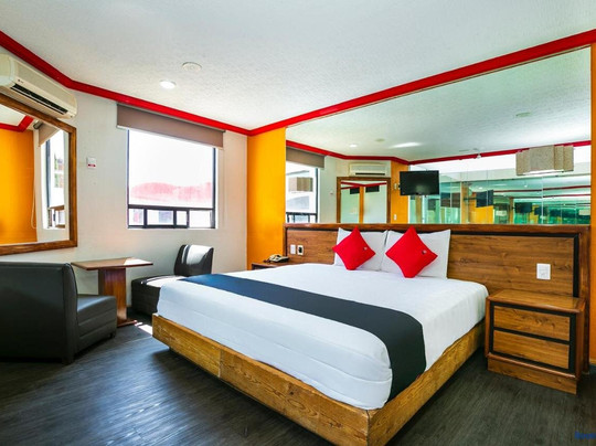 Capital O Hotel Casa Blanca