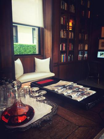 拉差曼哈酒店主图