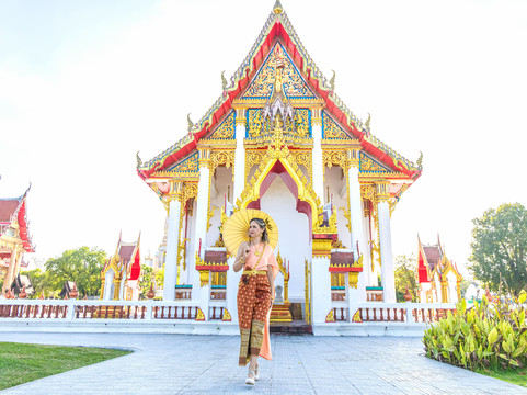 Thai Traditional Costume Photo Shoot by Iamsam Studio-Talat Nuea必去景点