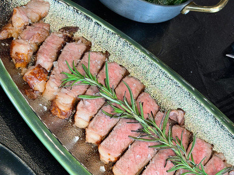 Painted Black The Italian Gastro Club-地拉那必去景点