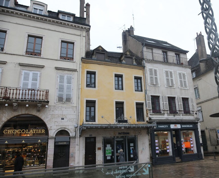 Place de l'Hôtel de Ville-索恩河畔沙隆必去景点