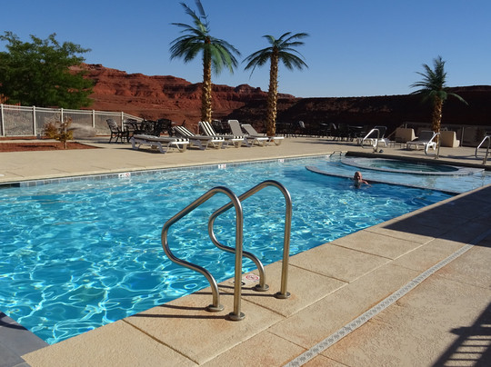 帽子岩酒店主图