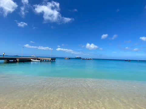 Crocus Bay Beach-The Valley必去景点