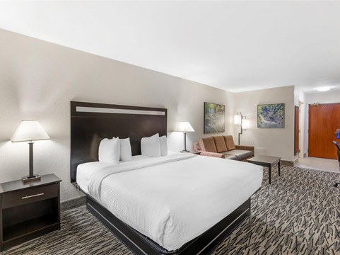 麦克多诺贝斯特韦斯特优质酒店及套房