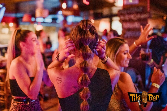 Tiki-Bar-甘迪亚海滩必去景点