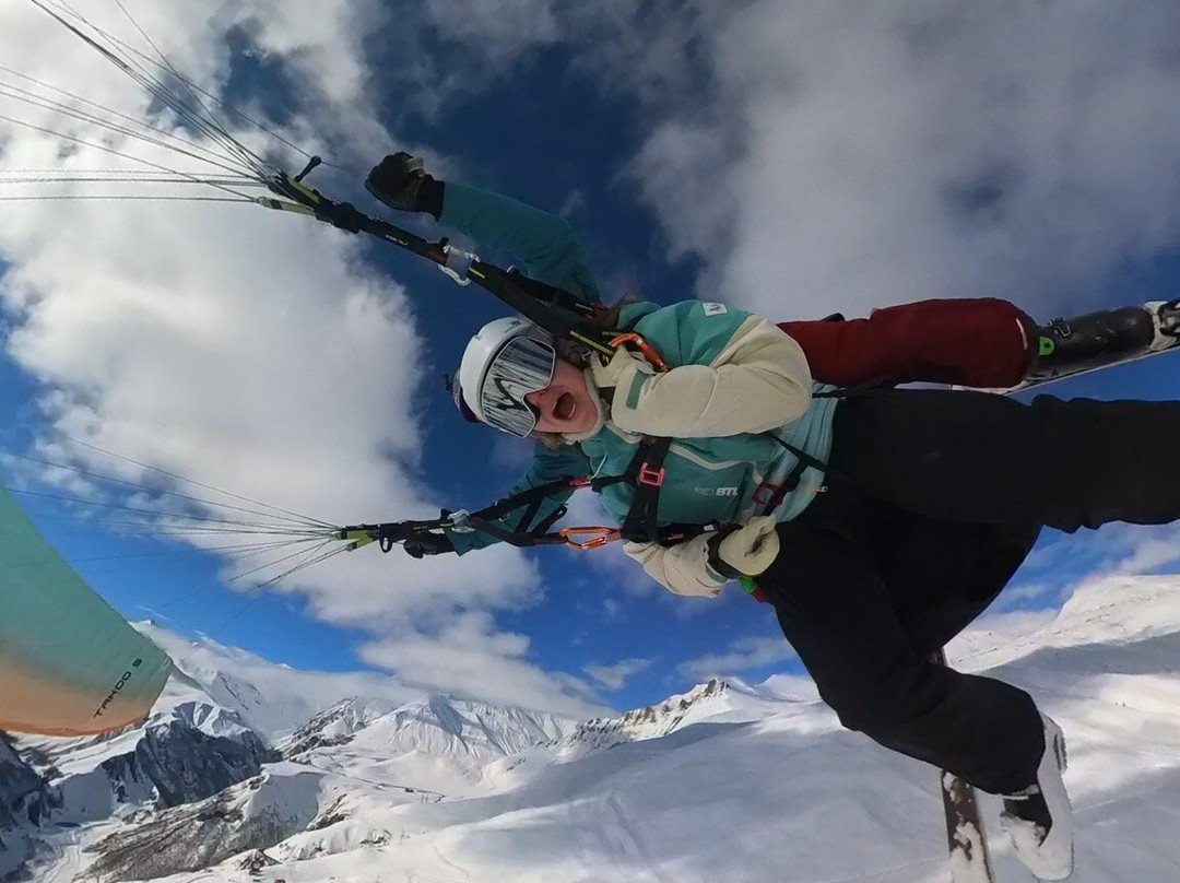 Paragliding in Gudauri-古道里必去景点