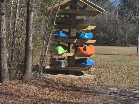 Holmes Creek Canoe Livery-Vernon必去景点