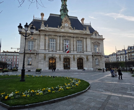 Hotel de Ville-勒瓦卢瓦-佩雷必去景点
