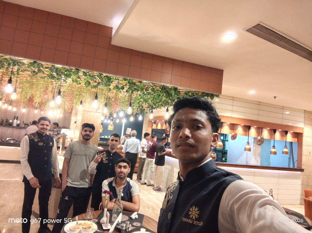 德里NCR克拉克套房酒店主图